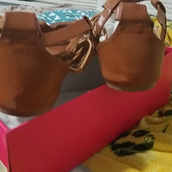 Sandals - Picture 4 of 4